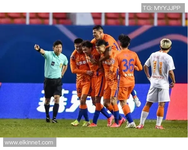 武汉足球队战术解析与未来发展方向的深入探讨 武汉足球队战术解析与未来发展方向的深入探讨